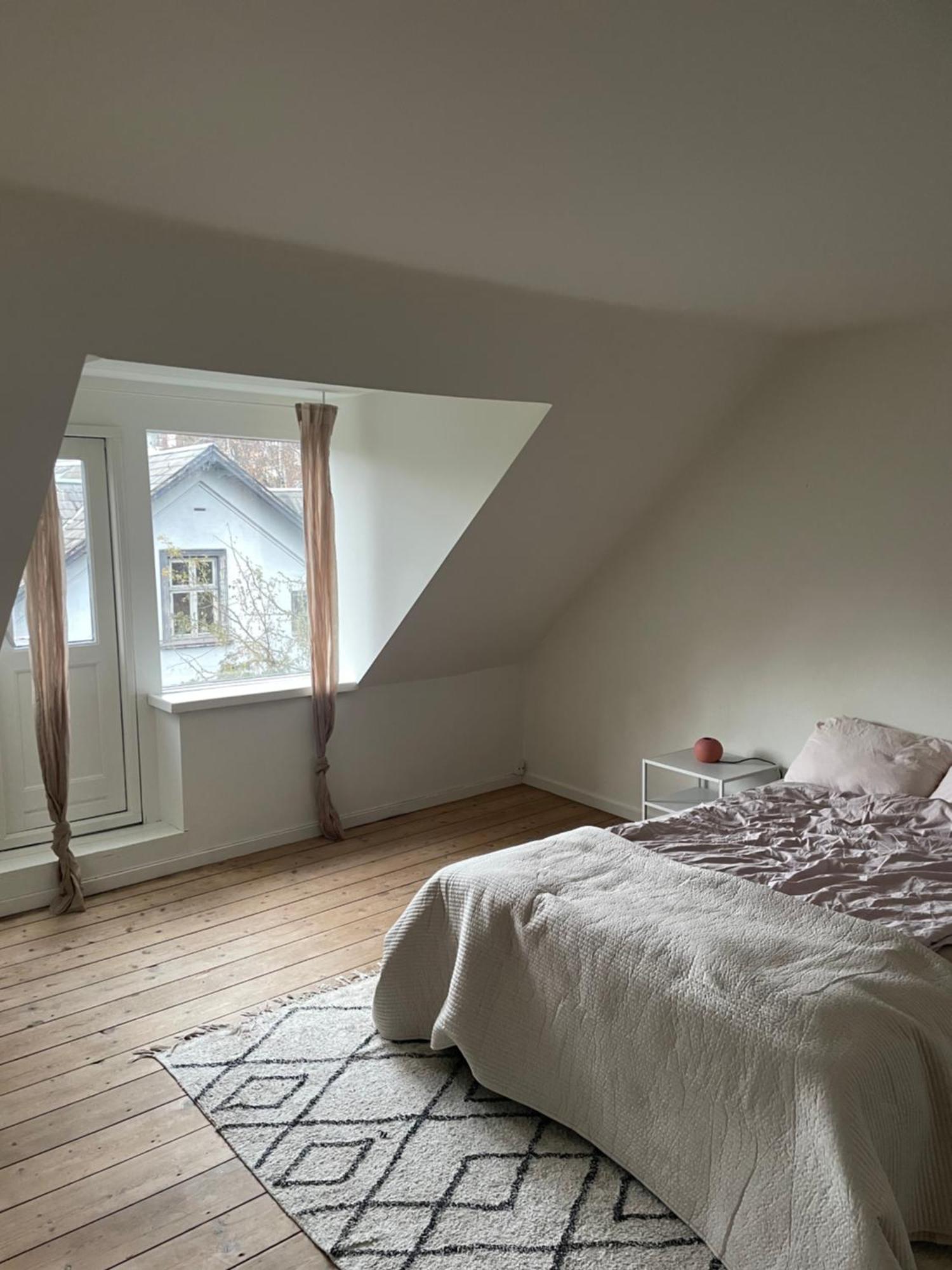 Homestay Udlejning Af To Vaerelser Med Udsigt Til Parken Beliggende I Centrum