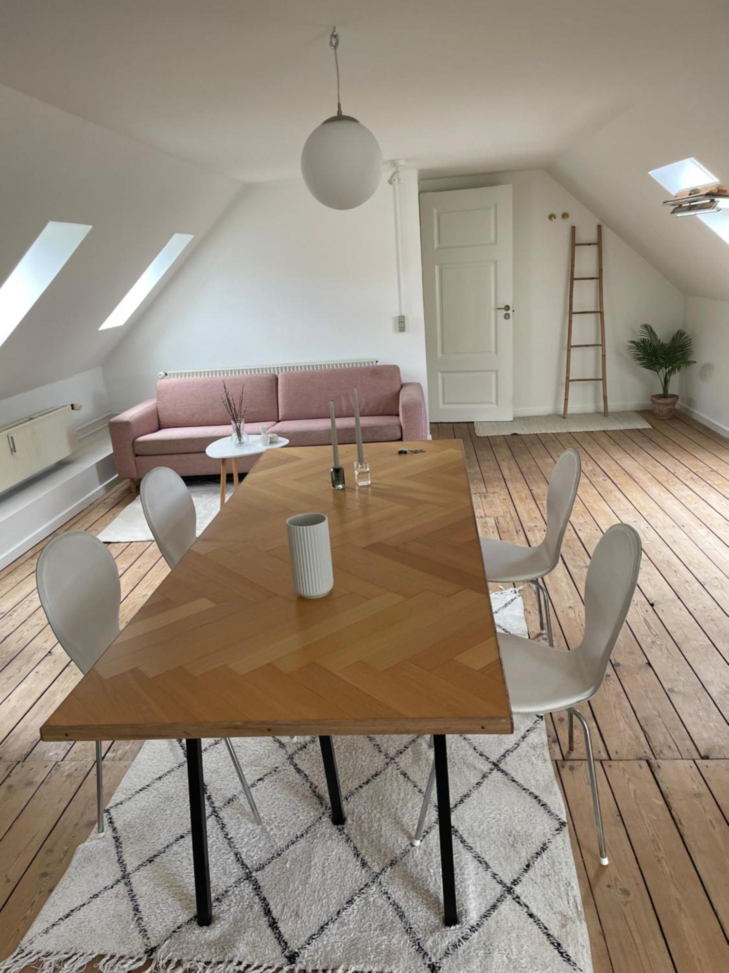 Udlejning Af To Vaerelser Med Udsigt Til Parken Beliggende I Centrum Rum i privatbostad Odense
